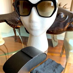 Prada Black Sunglasses excellent condition